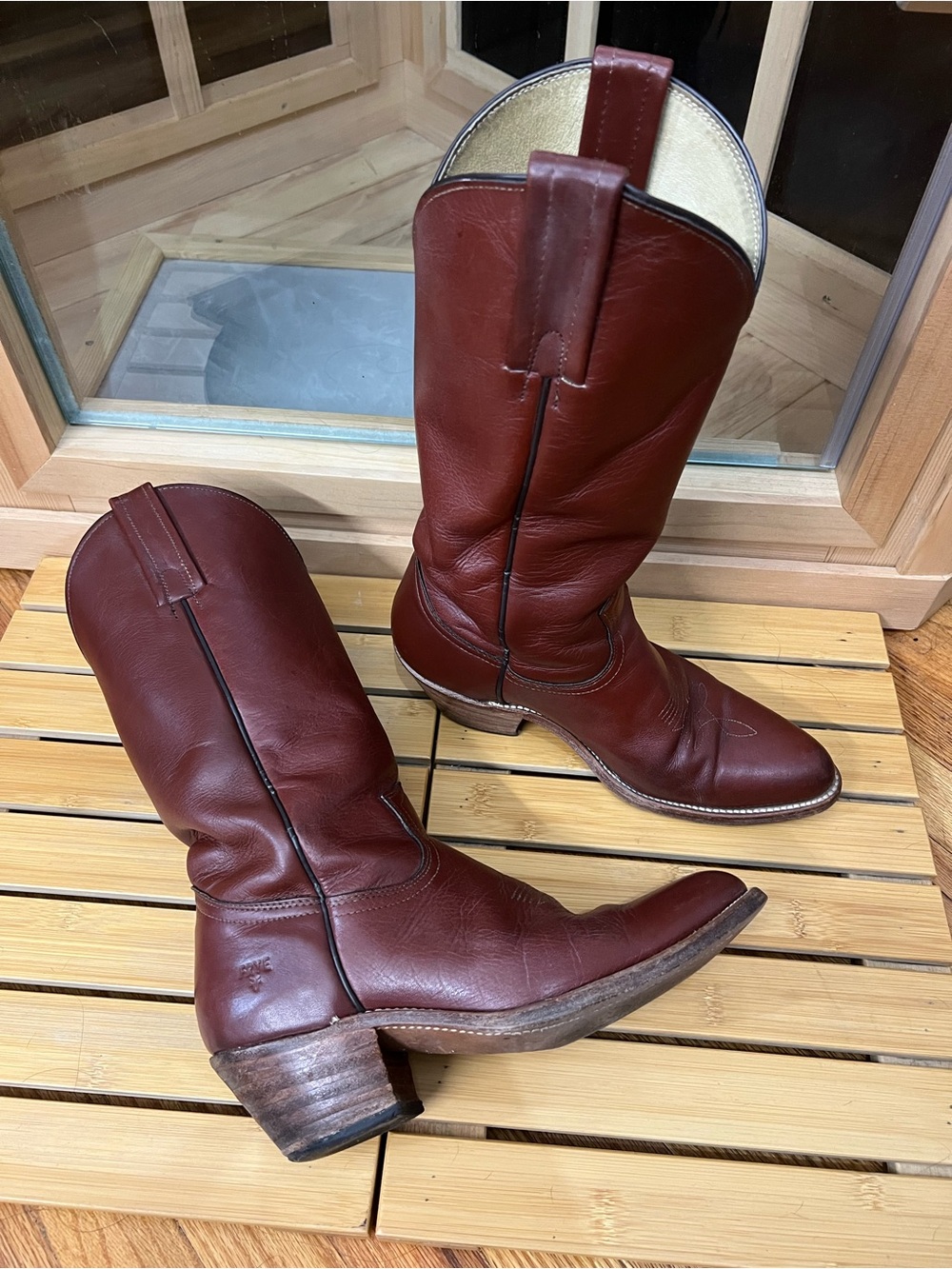 Vintage Frye men’s reddish Brown Leather Cowboy Boots 8.5 D